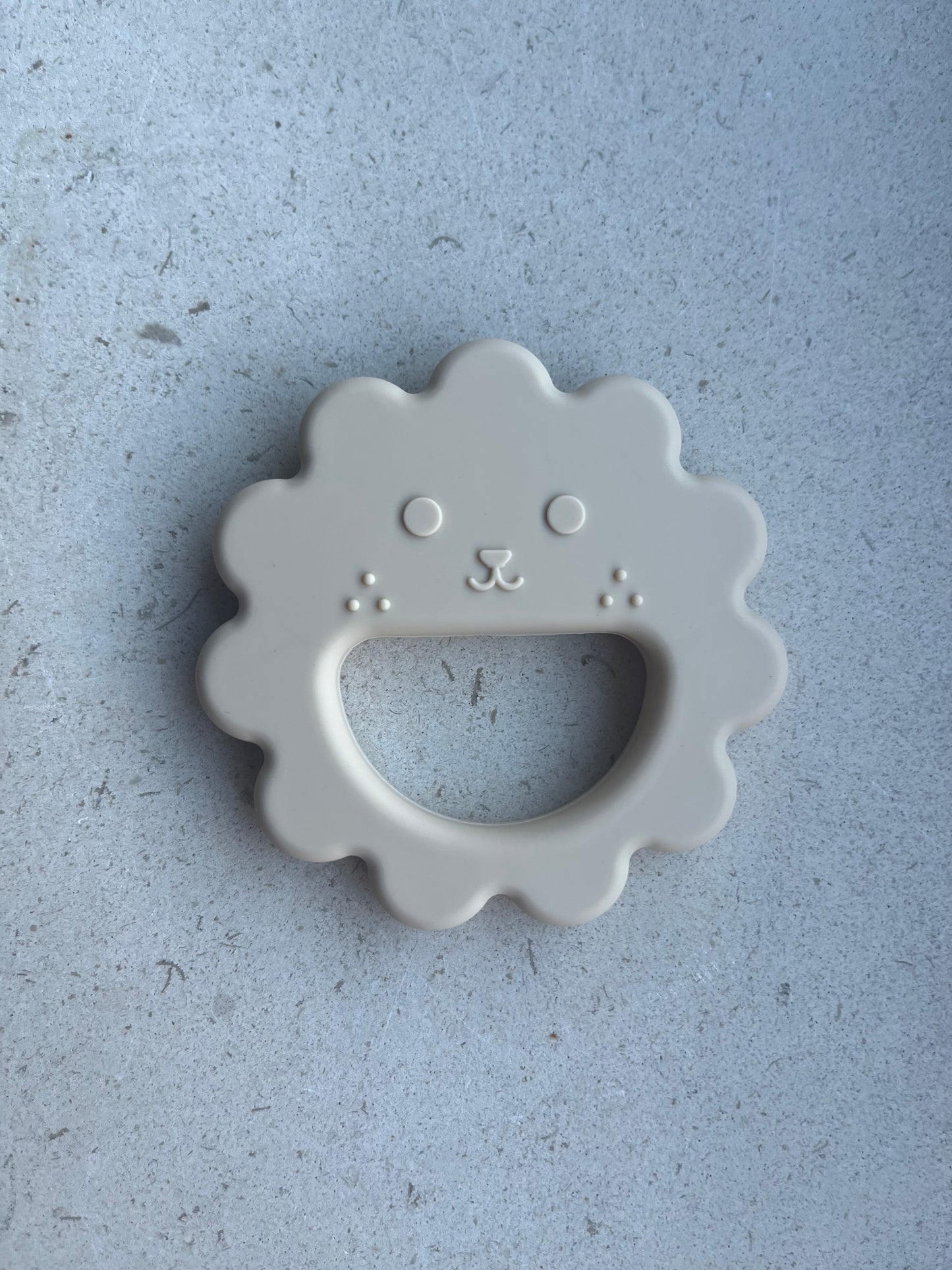 Siliconen bijtring leeuw Beige